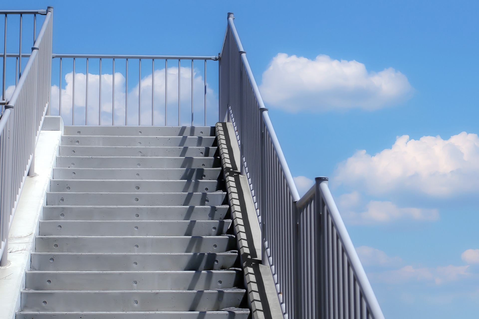 外構・エクステリア工事、擁壁工事、駐車場工事は、横浜市港南区で親子二代にわたり愛される「鳶金子」まで